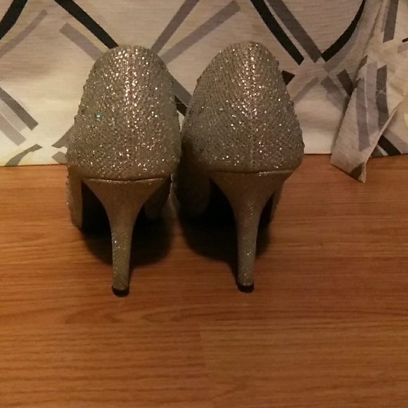 Heels - Picture 2 of 3